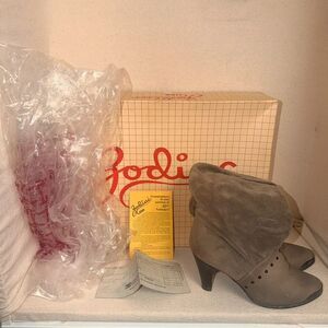 True Vintage 1980s Zodiac USA Leather Slouch Boots with Box & Original Receipt